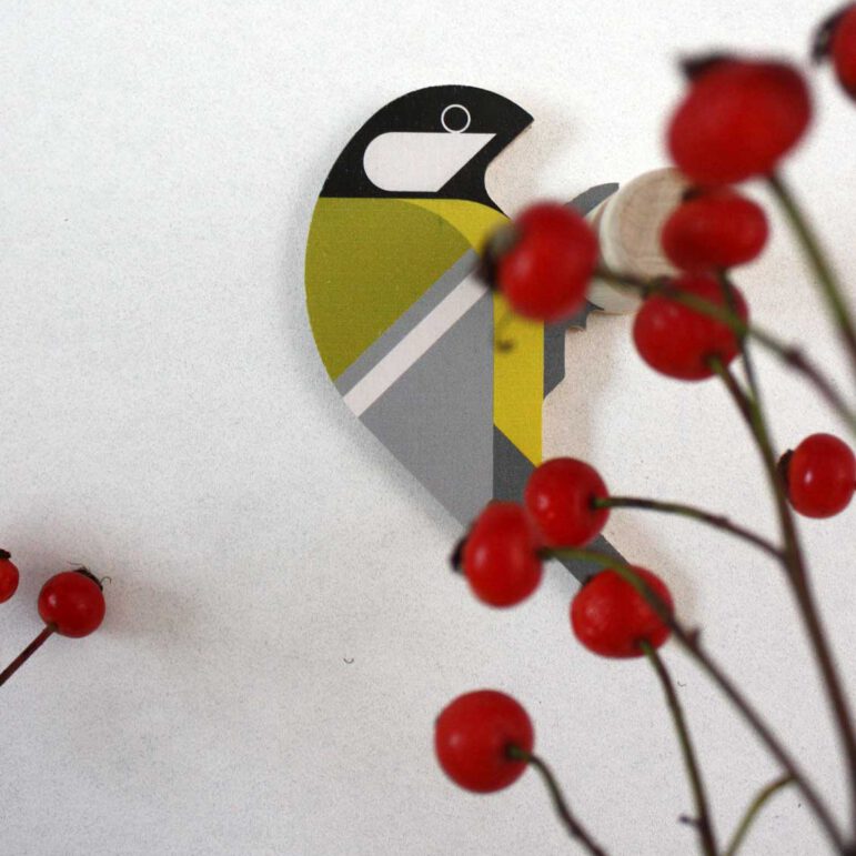 Hinghang Great Tit wallhook with berries